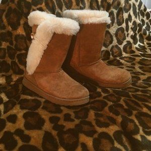 Brown Boot with White Fur buttons
